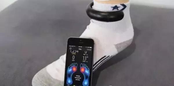 和国外跑友的装备比起来,我们简直在“裸跑”