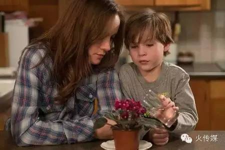 在她疯狂的自我“受虐”后，独立小片迎来了巨大的逆袭！