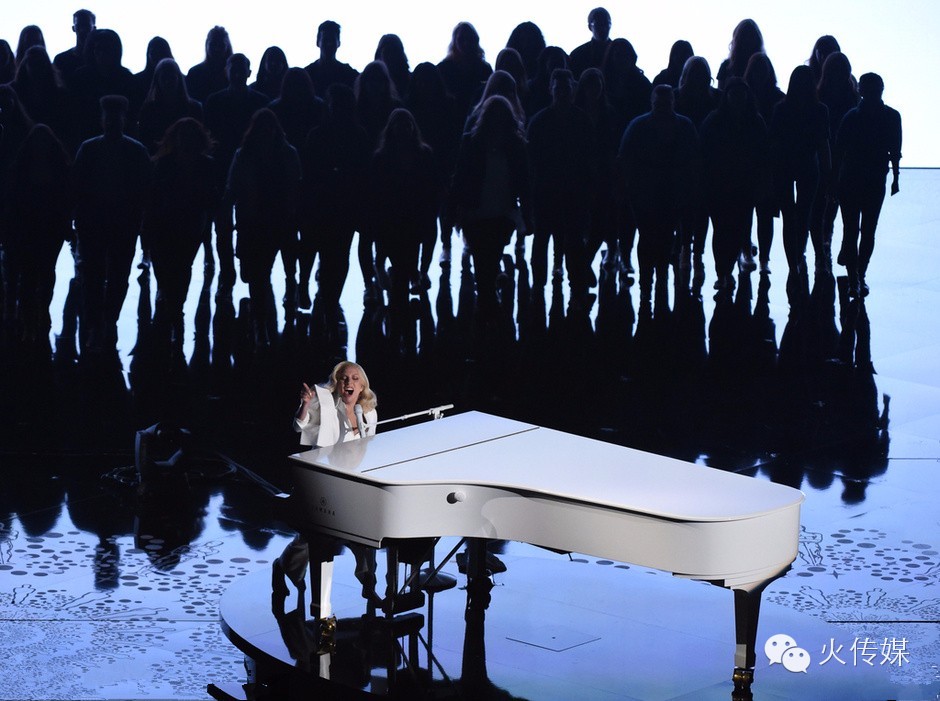 在她疯狂的自我“受虐”后，独立小片迎来了巨大的逆袭！