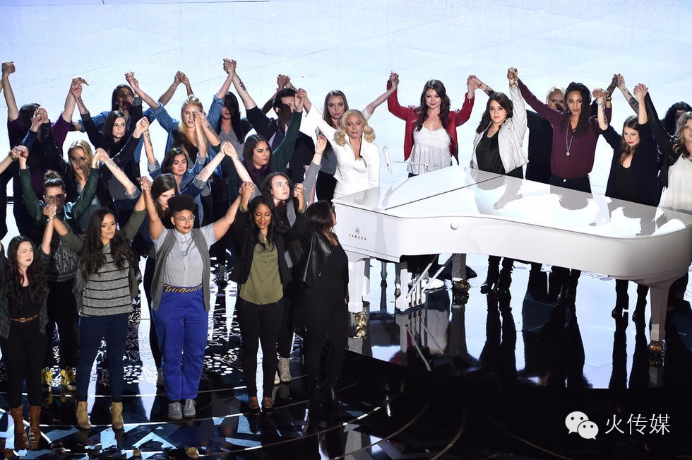 在她疯狂的自我“受虐”后，独立小片迎来了巨大的逆袭！