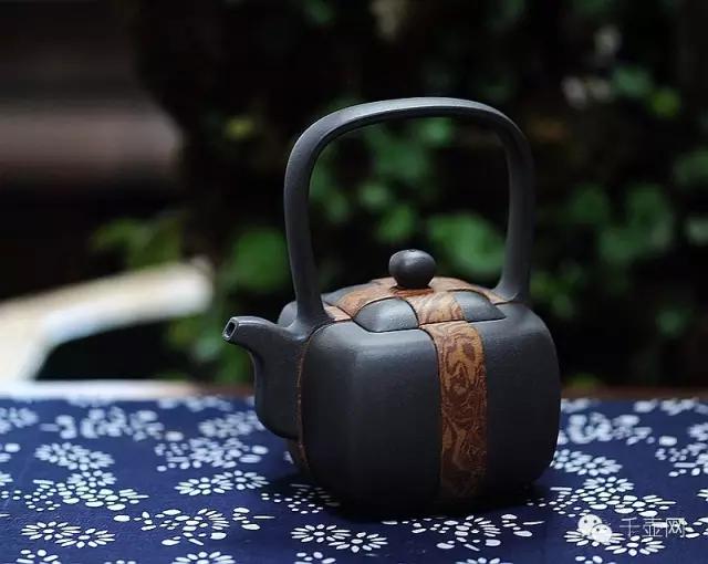 宜兴阳羡红子紫砂泥料,宜兴紫砂壶红雨款