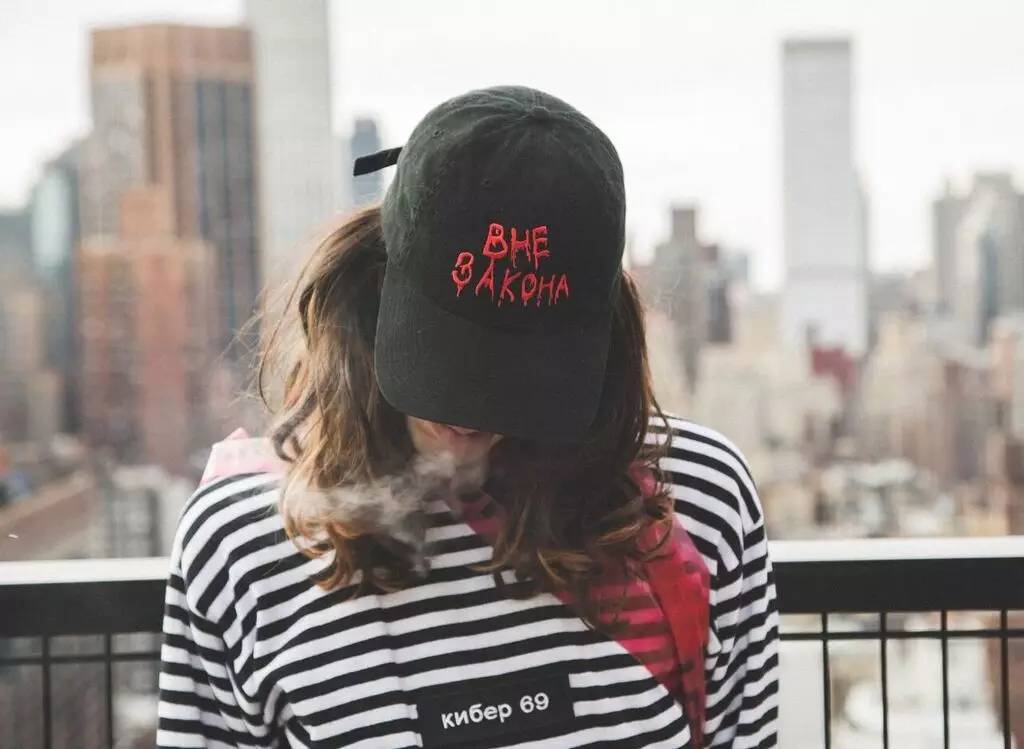 蕾哈娜巴黎造型,蕾哈娜设计衣服