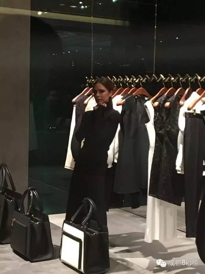 刚排完NMD,三宅一生又开业了,还让成都人喘气不