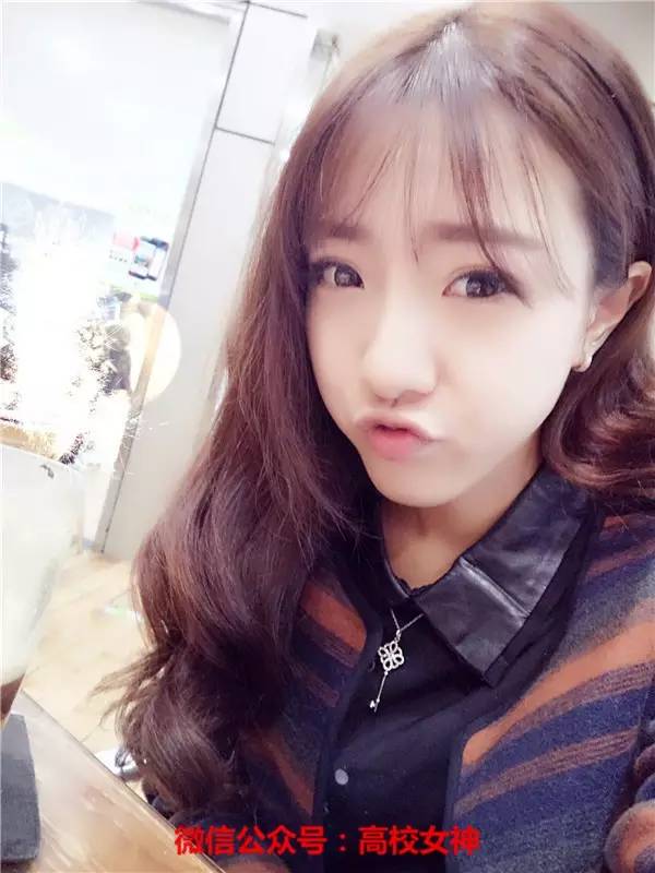 深圳大学女神颜灵兰,七朵组合的高颜值妹子,怎么火不起来?