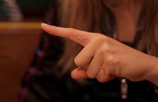 给自己纹身小技巧,素雅的隐形纹身图