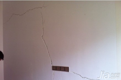 墙面裂纹最好的修补方法,墙面有裂纹怎么修补呢