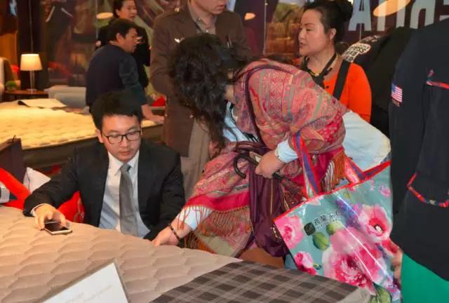 时尚潮流软床,软床流行颜色趋势