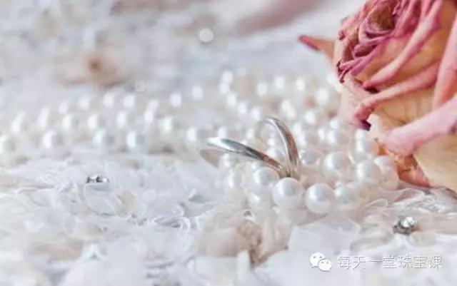 珍珠刚开始是硬的还是软的,珍珠一开始是圆的吗