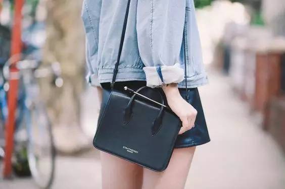 不想撞包这款轻奢包包你值得拥有,不撞包的小众包包