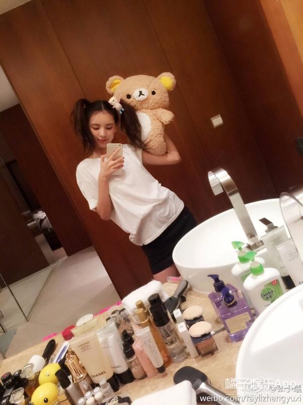 打开张予曦的化妆包里边都有啥好用尖儿货？