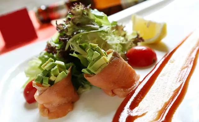 可以边吃边看的餐厅,免费试吃全套餐