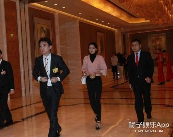 打开张予曦的化妆包里边都有啥好用尖儿货？