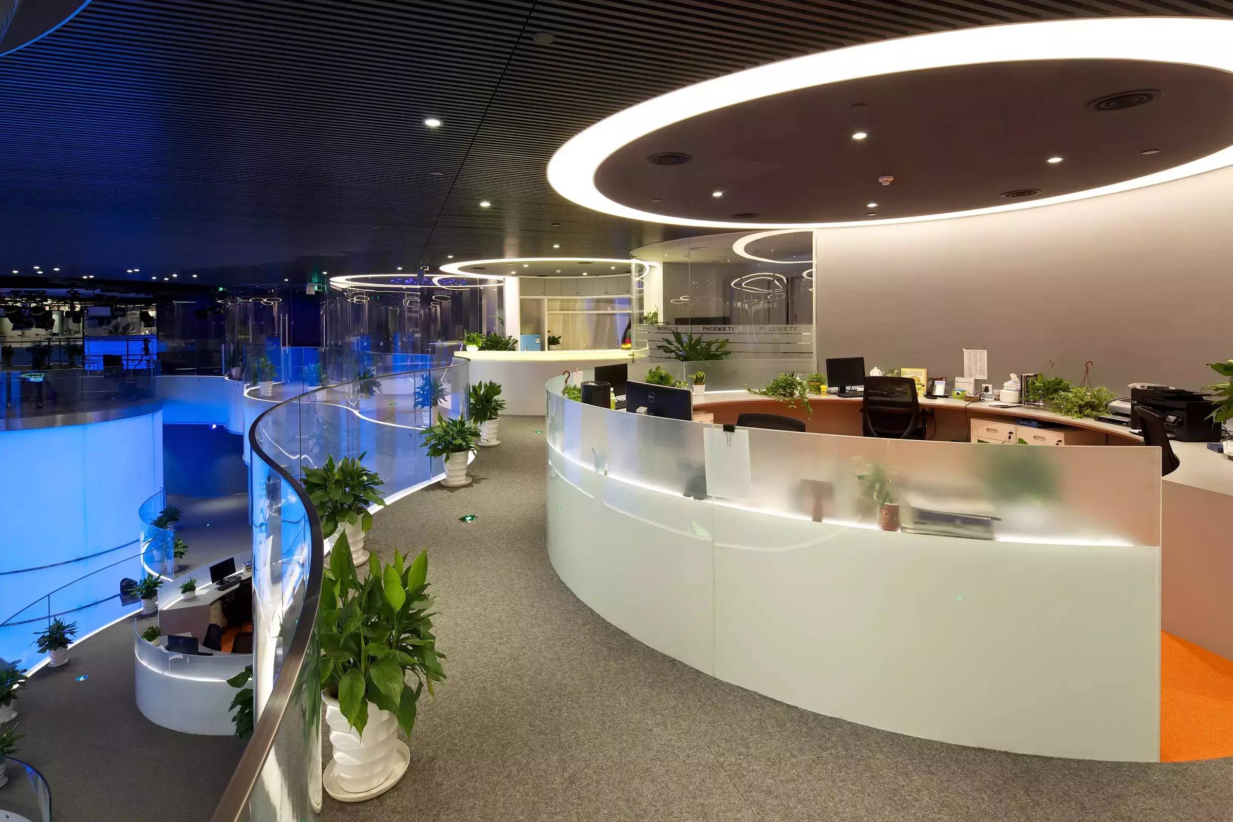 丹凤朝阳:专访凤凰卫视控股有限公司董事局主席刘长乐