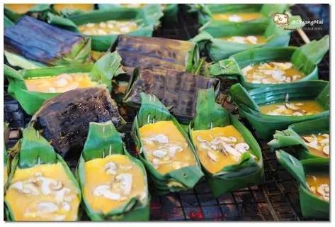 泰国清迈天灯节万盏天灯入夜空,清迈古城天灯