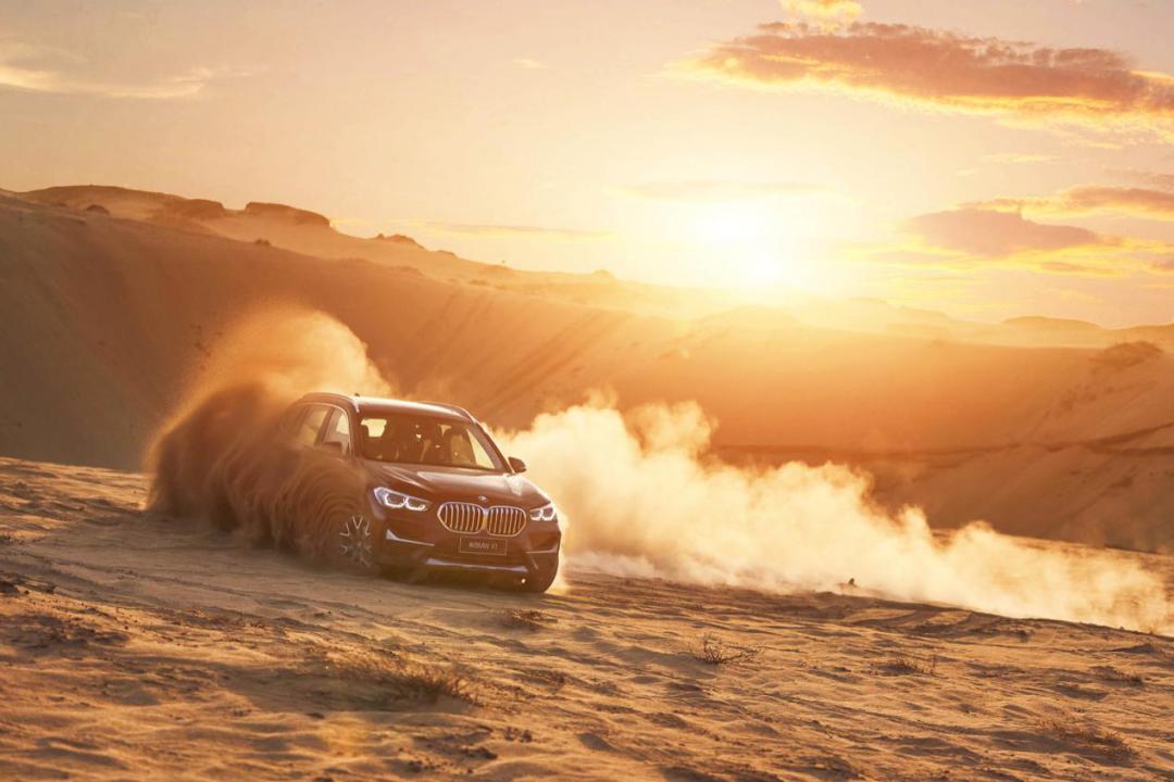 宝马的字母代表的含义,宝马标志的含义象征