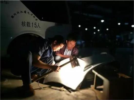 汽车撞凹修复多少钱,车后面撞凹了的小妙招