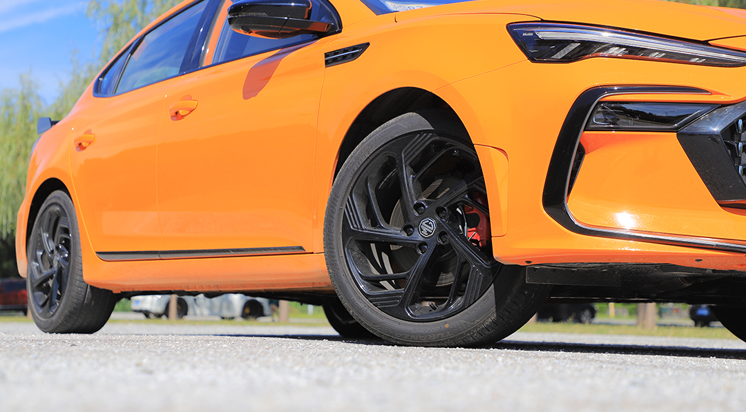 名爵mg6pro各种比拼,名爵mg6pro黑武士试驾