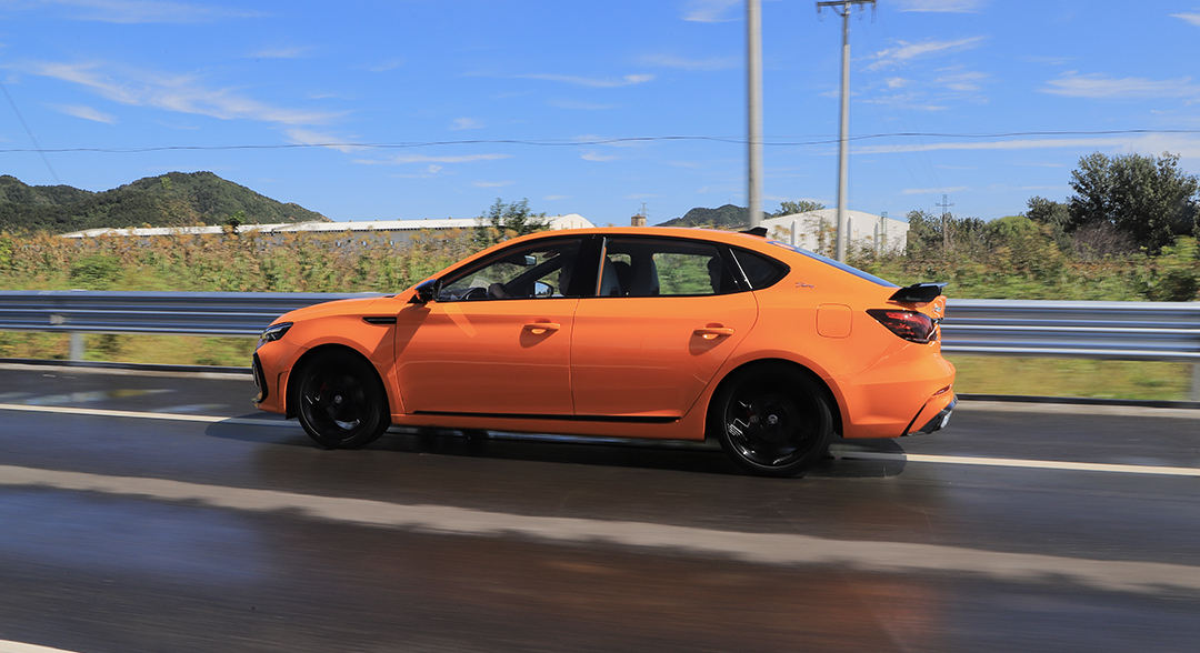 名爵mg6pro各种比拼,名爵mg6pro黑武士试驾