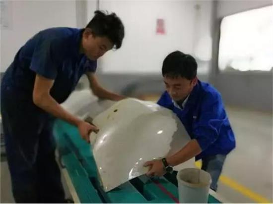 汽车撞凹修复多少钱,车后面撞凹了的小妙招