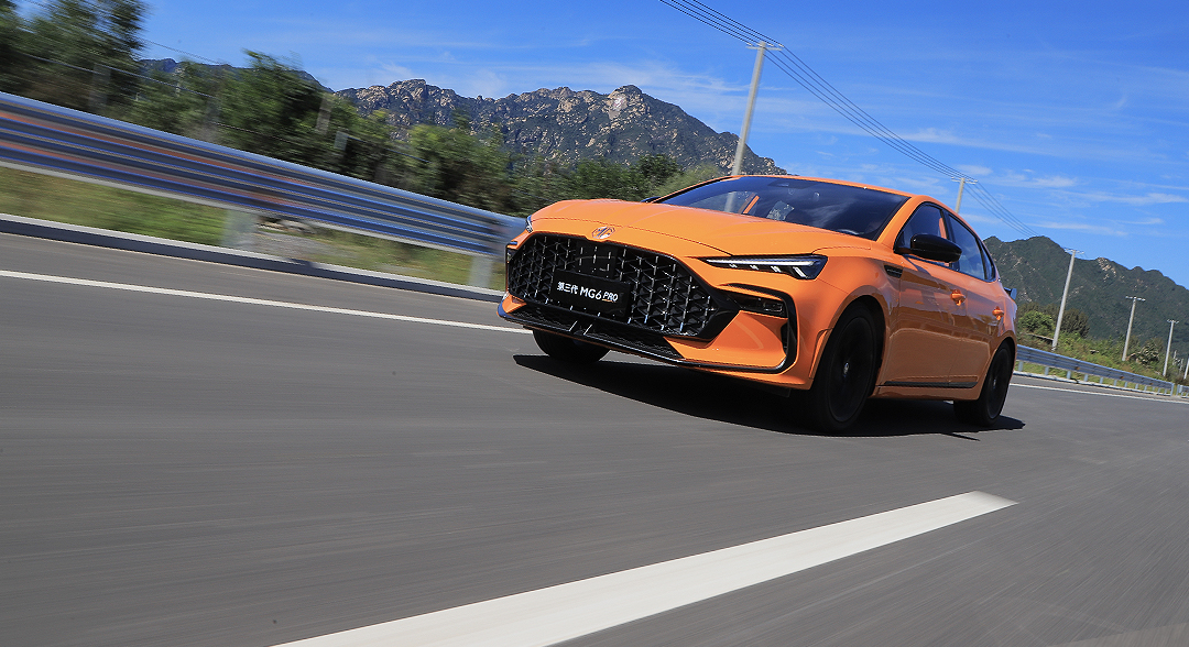 名爵mg6pro各种比拼,名爵mg6pro黑武士试驾