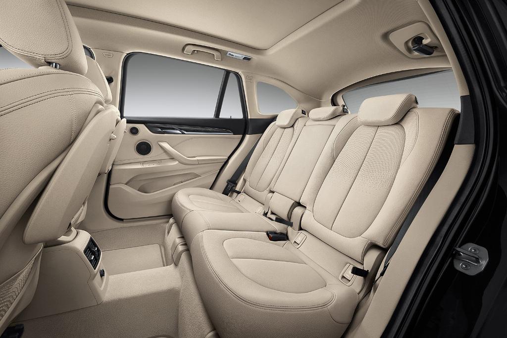 宝马的字母代表的含义,宝马标志的含义象征