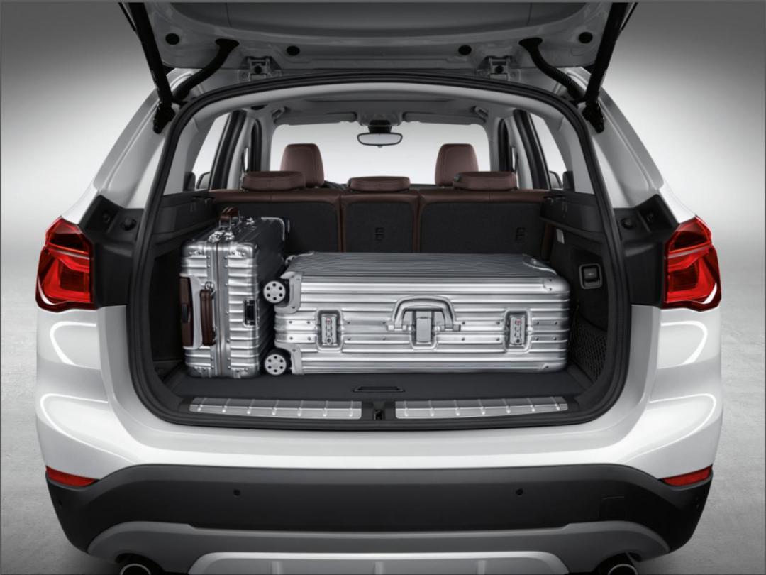 宝马的字母代表的含义,宝马标志的含义象征