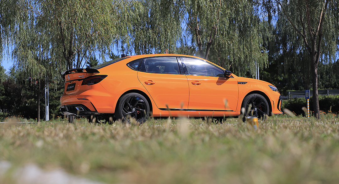 名爵mg6pro各种比拼,名爵mg6pro黑武士试驾