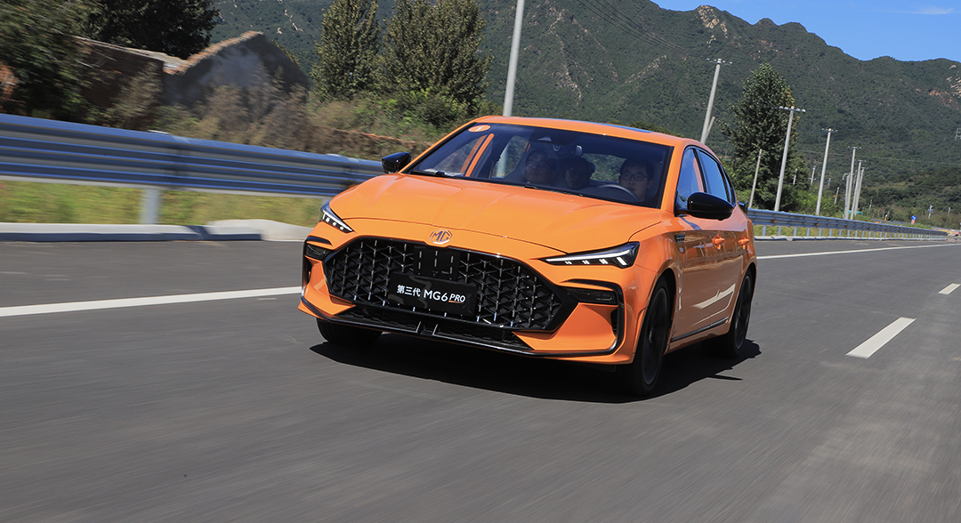 名爵mg6pro各种比拼,名爵mg6pro黑武士试驾