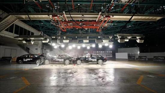 三车连撞怎么处理,三车连碰