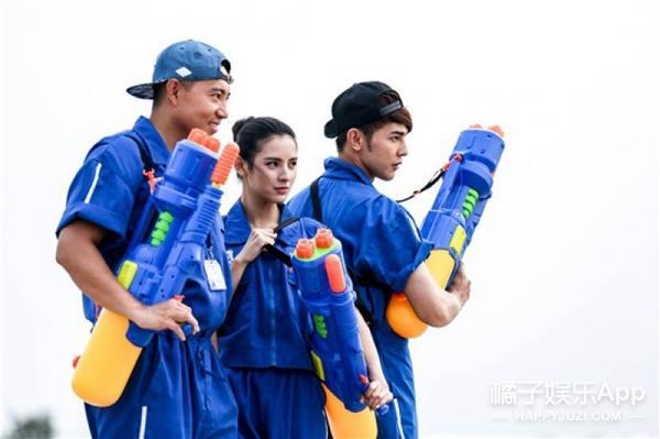 打开张予曦的化妆包里边都有啥好用尖儿货？