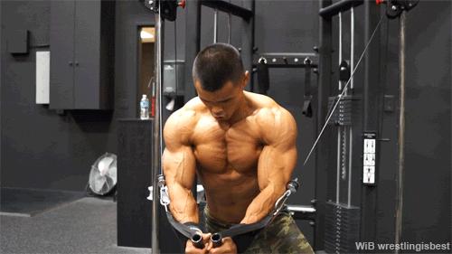 增肌计划一周表图无器械,增肌初期只要掌握好正确的方法