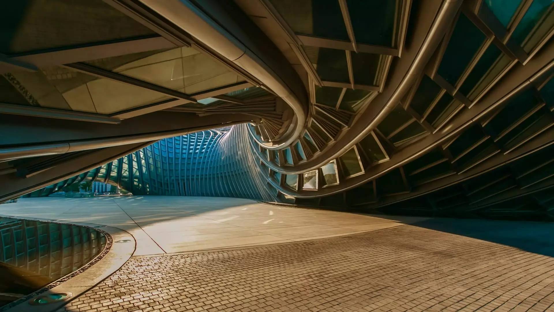 丹凤朝阳:专访凤凰卫视控股有限公司董事局主席刘长乐