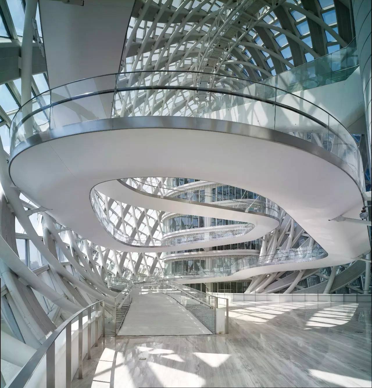 丹凤朝阳:专访凤凰卫视控股有限公司董事局主席刘长乐