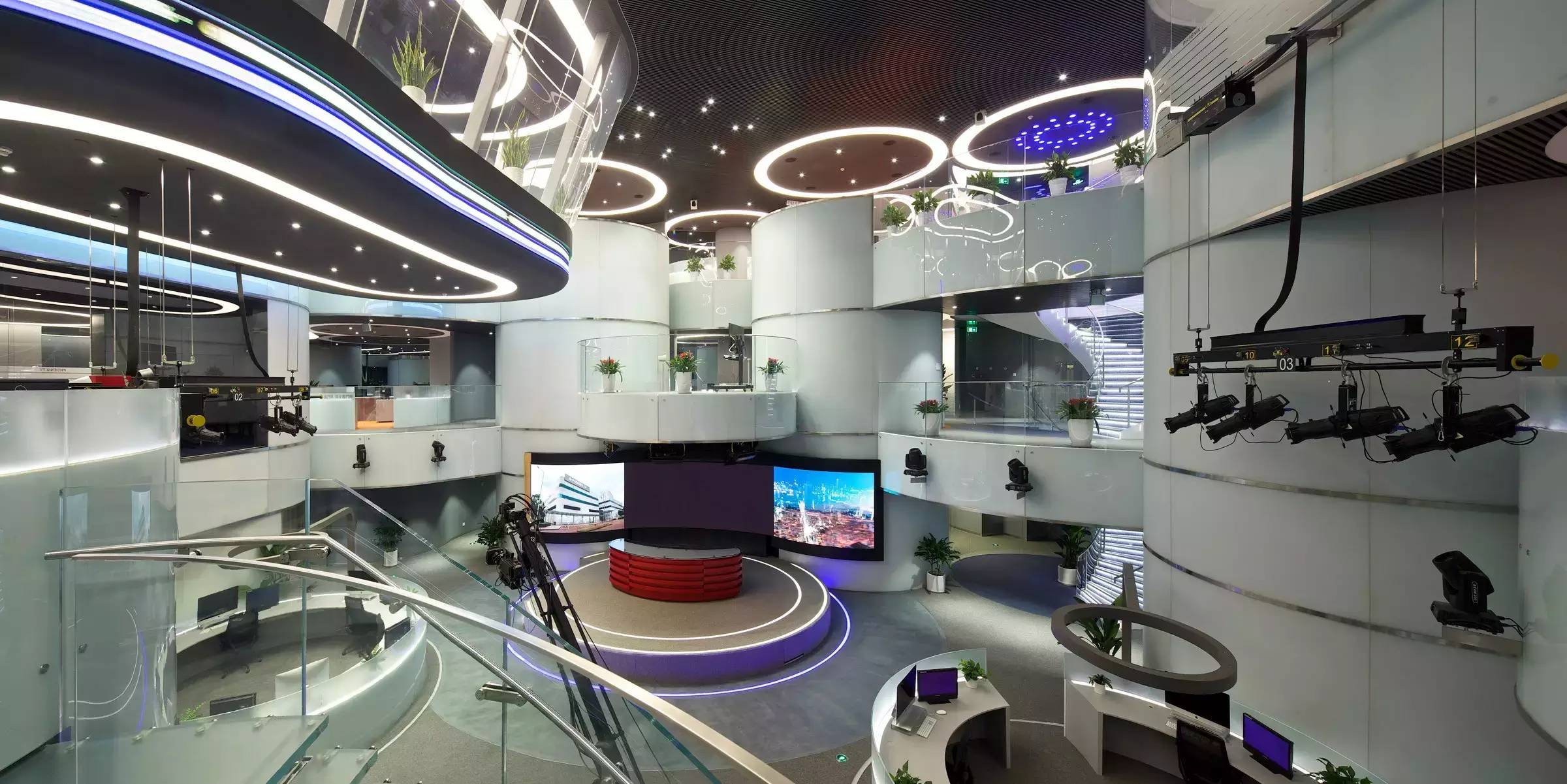 丹凤朝阳:专访凤凰卫视控股有限公司董事局主席刘长乐