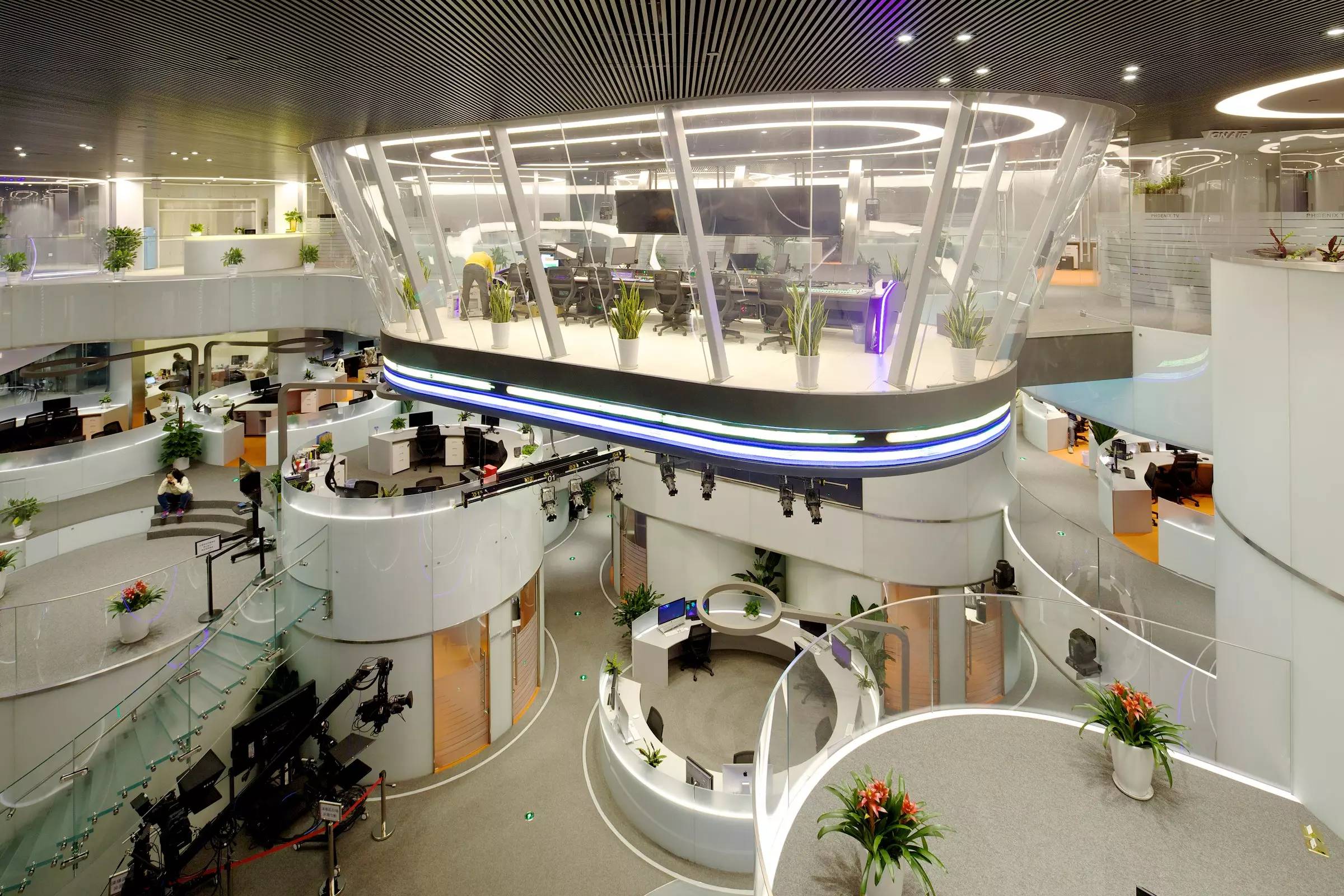 丹凤朝阳:专访凤凰卫视控股有限公司董事局主席刘长乐