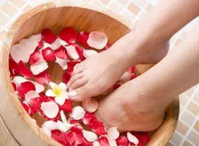 脚外侧老茧去除小窍门,脚上有老皮老茧怎么去除