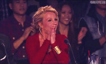 打开张予曦的化妆包里边都有啥好用尖儿货？