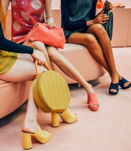 现在有什么夏天穿的好看的小白鞋 (有什么好看的百搭小白鞋)