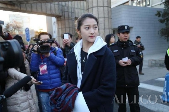 你看,那姑娘连“素颜”都那么美!