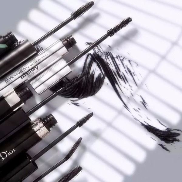 保质期内化妆品出现问题怎么处理,过了保质期的化妆品能用吗