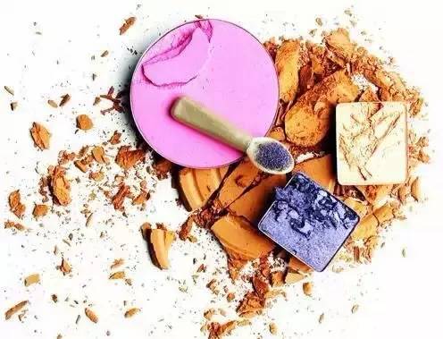 保质期内化妆品出现问题怎么处理,过了保质期的化妆品能用吗