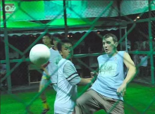 超热血|本周末南宁将上演铁笼足球困兽斗,前排围观啊!