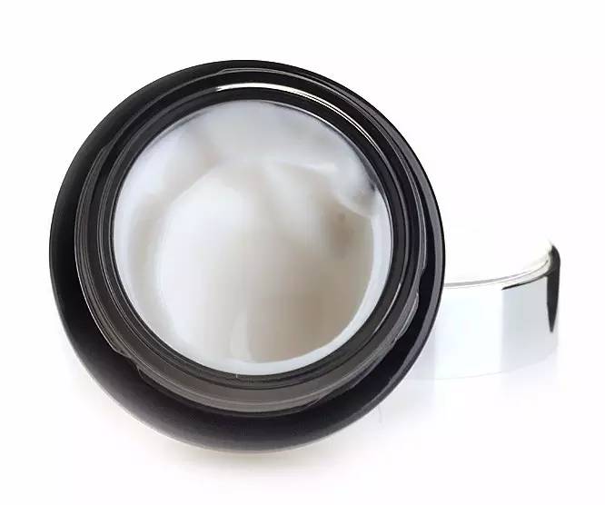 保质期内化妆品出现问题怎么处理,过了保质期的化妆品能用吗