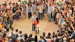 请求大家帮忙支招,求婚的100种方式合集