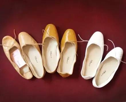 现在有什么夏天穿的好看的小白鞋 (有什么好看的百搭小白鞋)