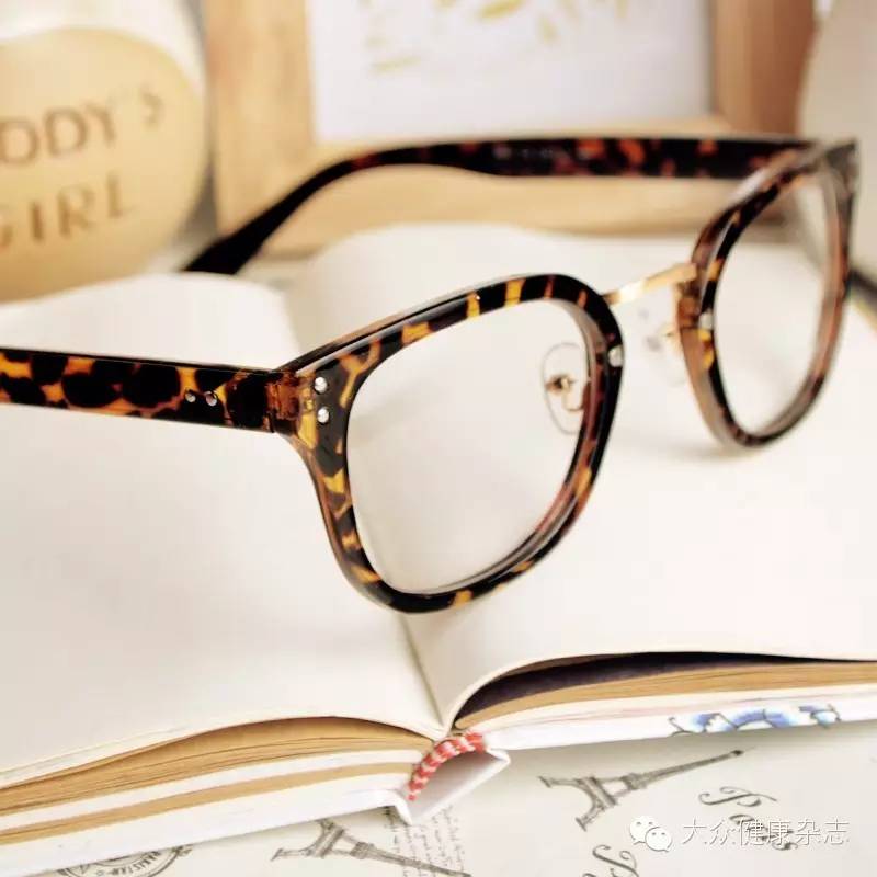 高度近视要小心什么,高度近视的并发症年龄