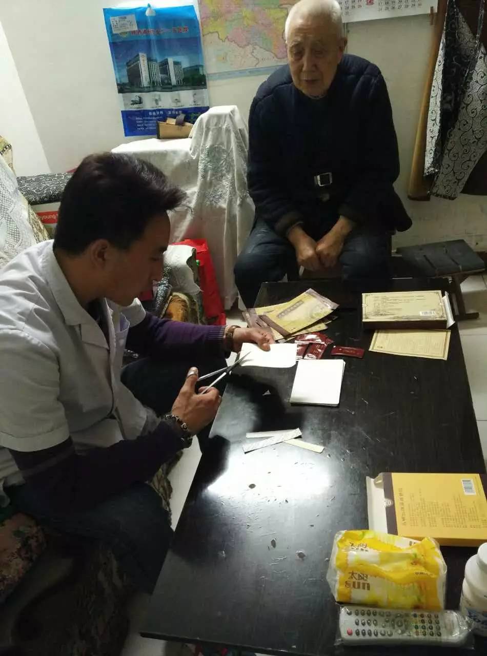 一对相濡以沫的老人相关的图片,相濡以沫的一对老人