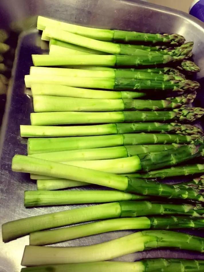 芦笋根怎么处理啊,牛排里的芦笋怎么处理