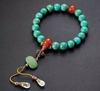 杀鸡取鸡宝价值400万,女子杀鸡时意外收获375克重的鸡宝