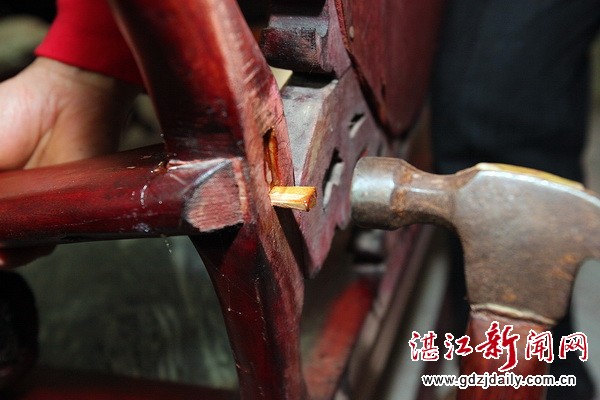 报社惠民筑平台扬善举东红厚义修家具解民忧